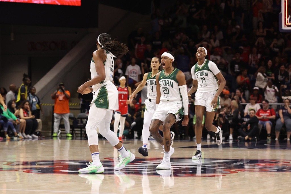 Game 38: Seattle @ Washington, 84-82